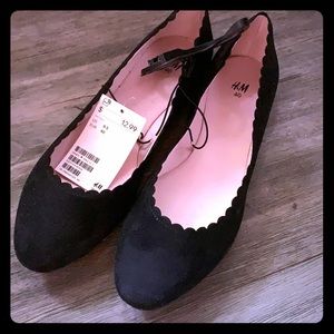 H&M scalloped black ballet flats